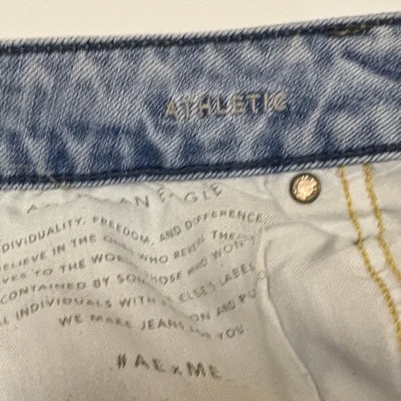 American Eagle Light Blue AirFlex Denim, distressed, 30 x 32 - Picture 11 of 12